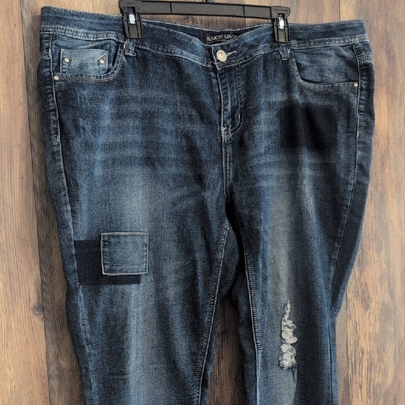 Almost Famous Patchwork Cropped Jeans 20             -c117 - Picture 1 of 7